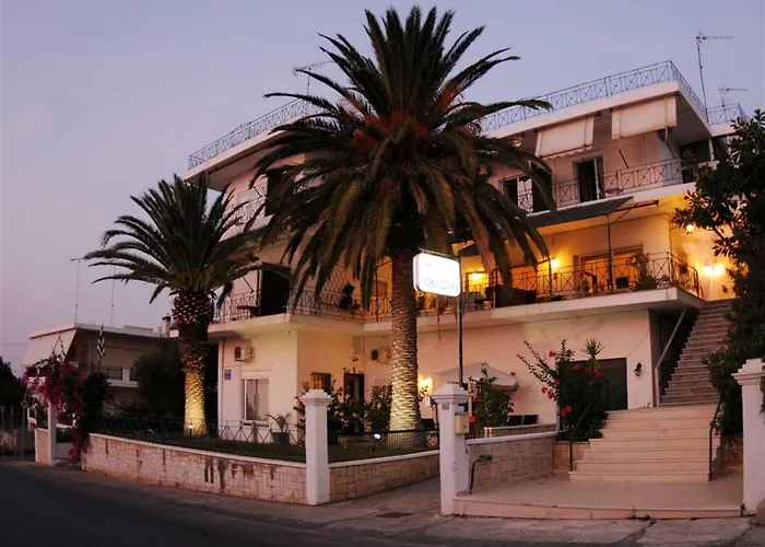 Akrotiri Hotel